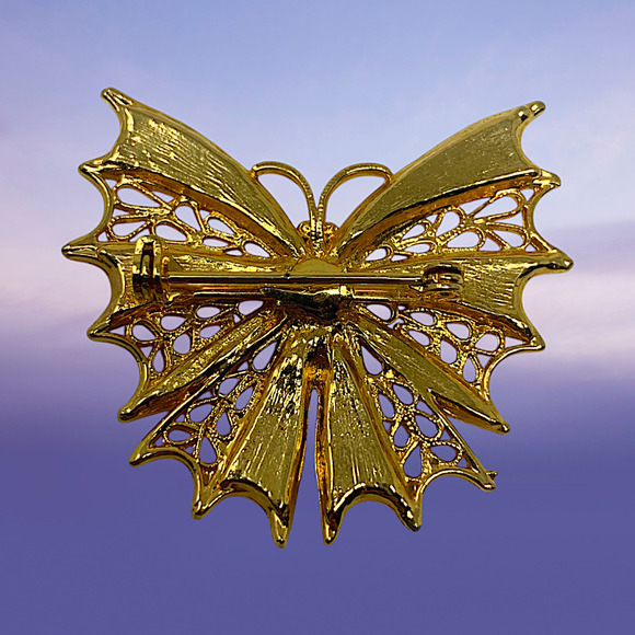 Vintage 1970's Gold Tone & Enamel Butterfly Brooch Filigree Openwork Lepidoptera - Picture 2 of 3